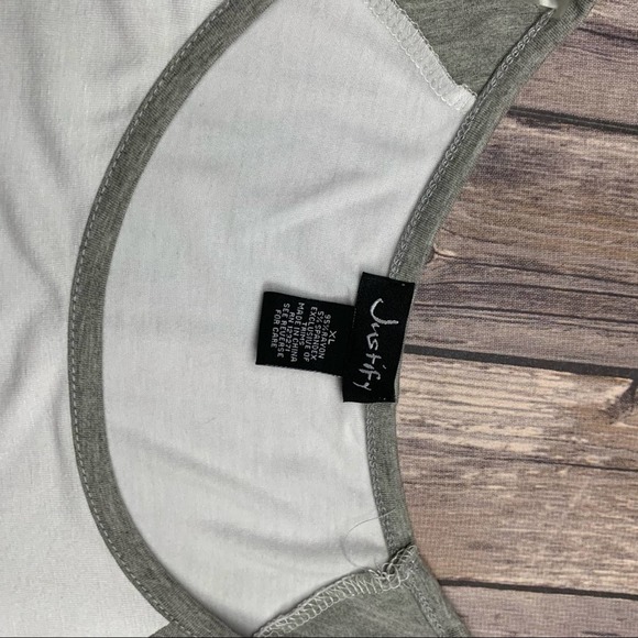 Justify two tone tee - Picture 3 of 4